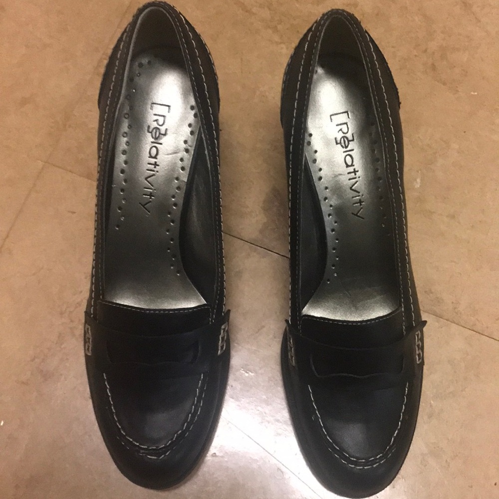 Reflectivity high heel shoe Size 6 1/2 black